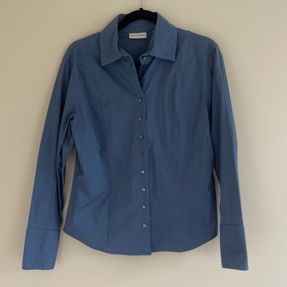 Amanda Smith Blue Long Sleeve Button up shirt!